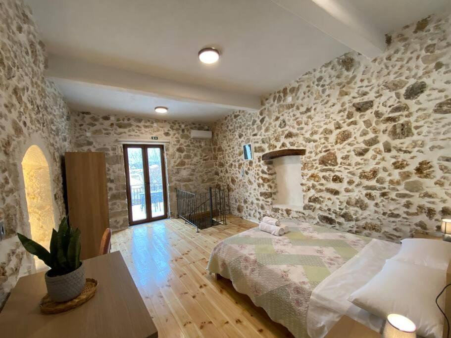 Stavlos Traditional Suite 앗시파프론 외부 사진