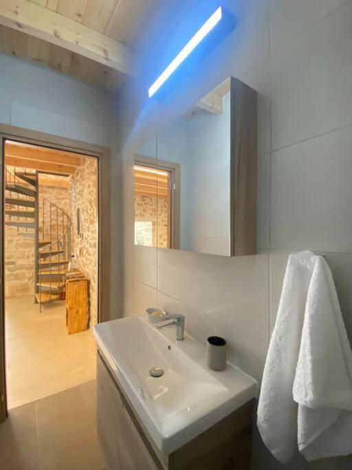 Stavlos Traditional Suite 앗시파프론 외부 사진