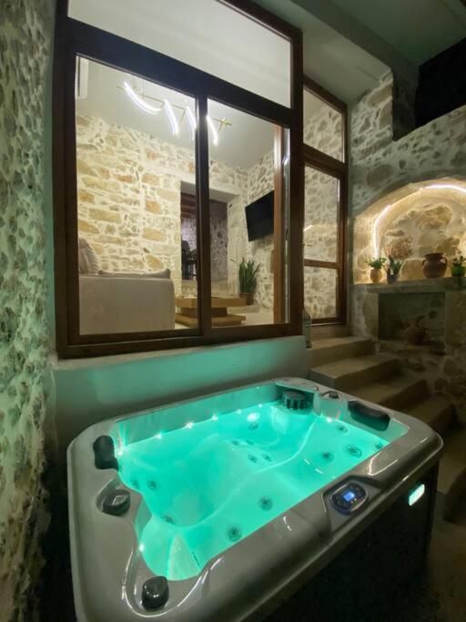 Stavlos Traditional Suite 앗시파프론 외부 사진