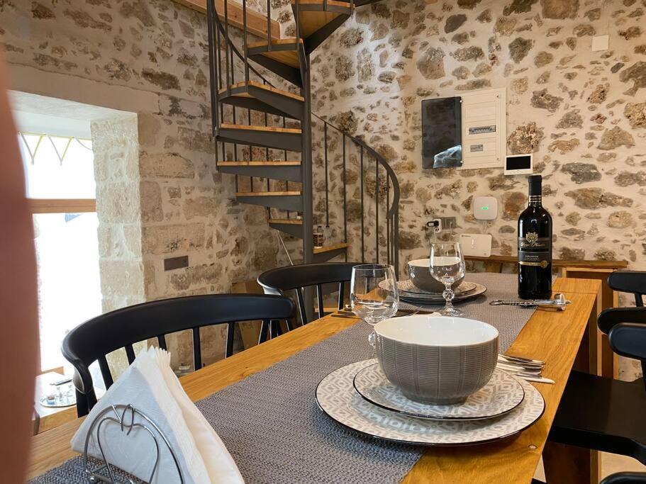 Stavlos Traditional Suite 앗시파프론 외부 사진